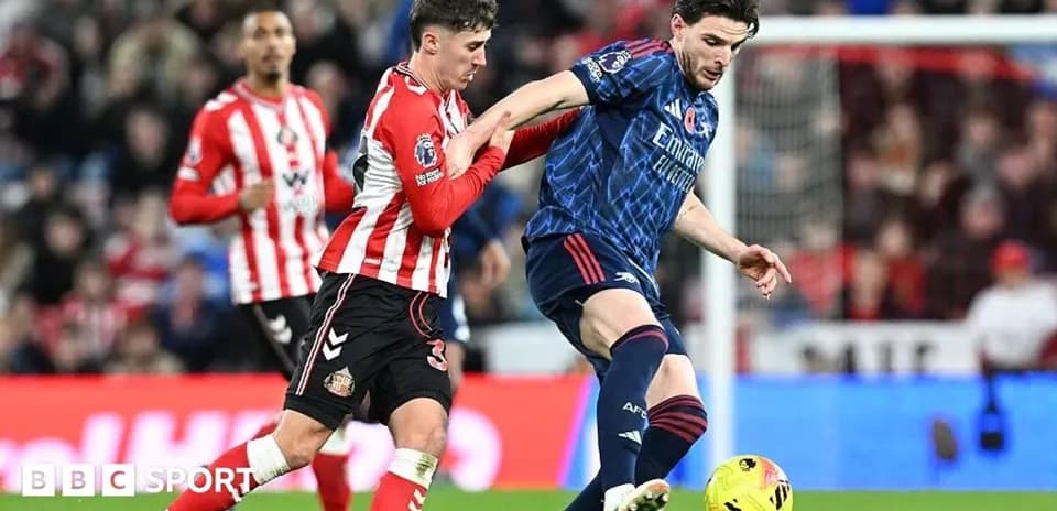 Sunderland contra Arsenal en acción de fútbol
