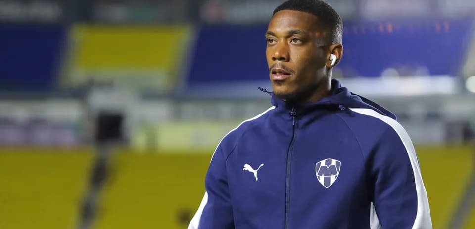Jugador de Monterrey en el estadio antes del partido