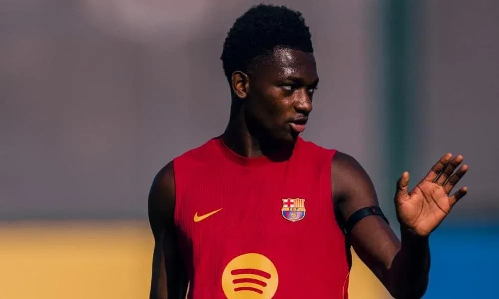 Jugador entrenando con camiseta del FC Barcelona
