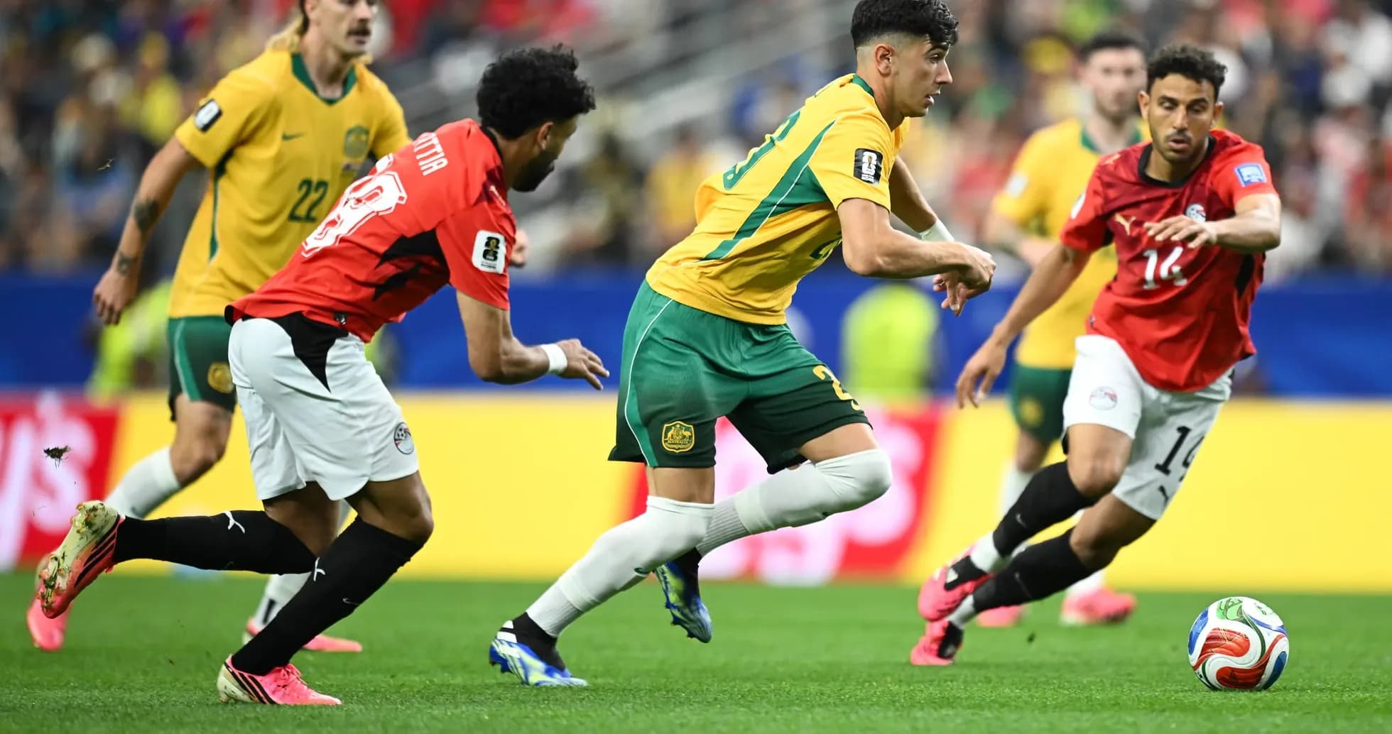 Partido de fútbol entre Australia y Egipto