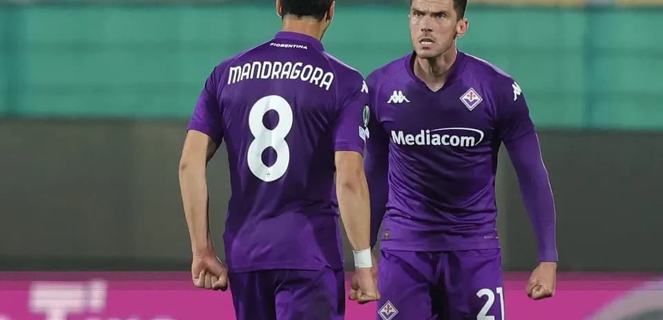 Jugadores de Fiorentina celebrando durante el partido