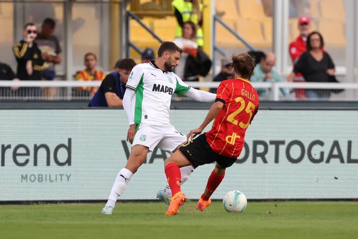 Jugador de Sassuolo en acción contra Lecce