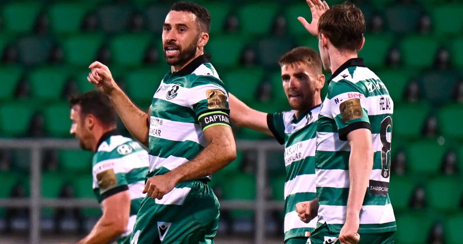 Jugadores de Shamrock Rovers celebrando un gol