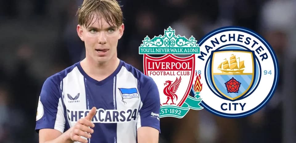 Jugador señalando mientras Liverpool y Manchester City están presentes