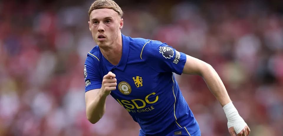 Jugador de Chelsea corriendo en el partido
