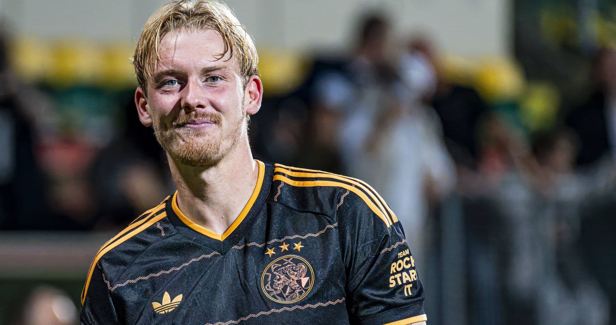 Jugador de Ajax sonriendo tras el partido