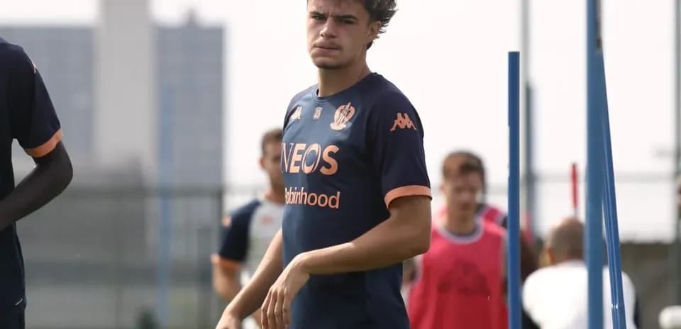 Jugador entrenando en la sesión de práctica del equipo