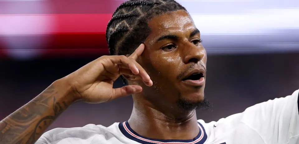 Jugador celebrando durante un partido de fútbol