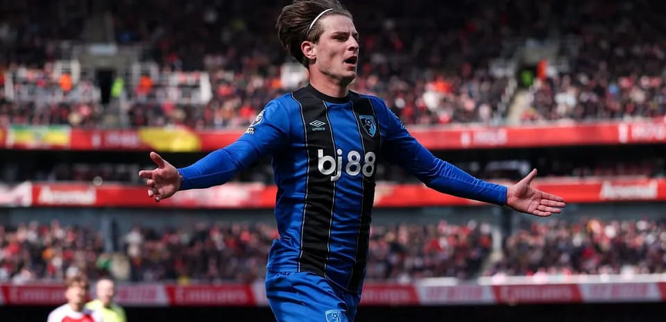 Jugador de Bournemouth celebrando un gol en el partido