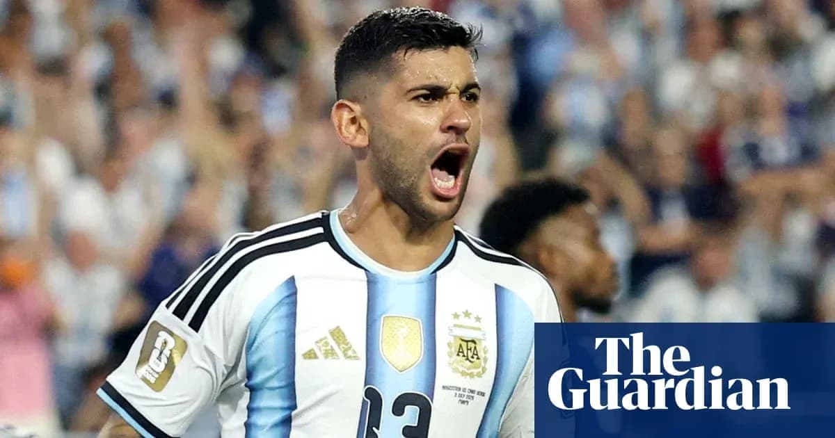 Jugador argentino celebrando en el estadio durante el partido