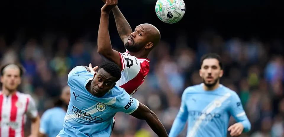 Jugadores de Manchester City y Brentford en acción