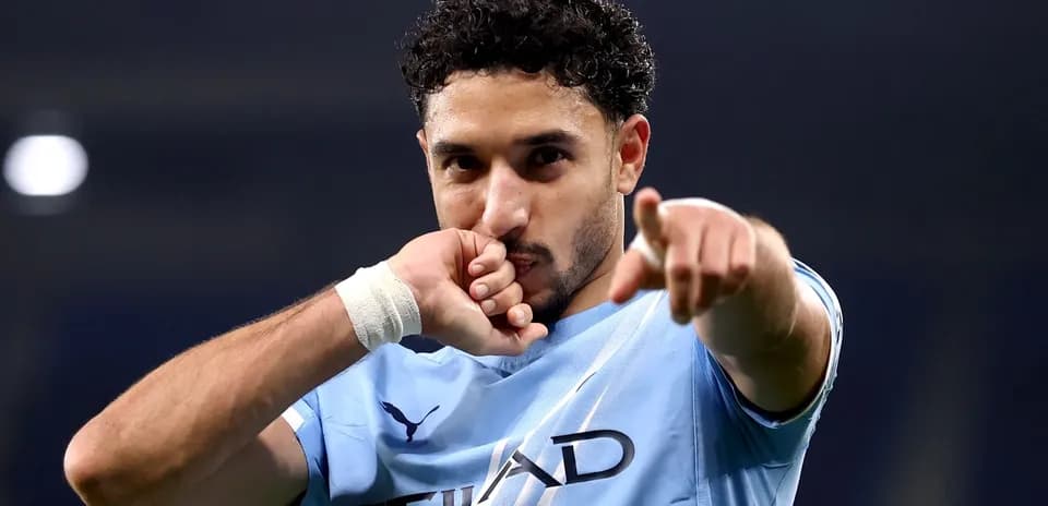 Jugador de Manchester City señalando tras un gol