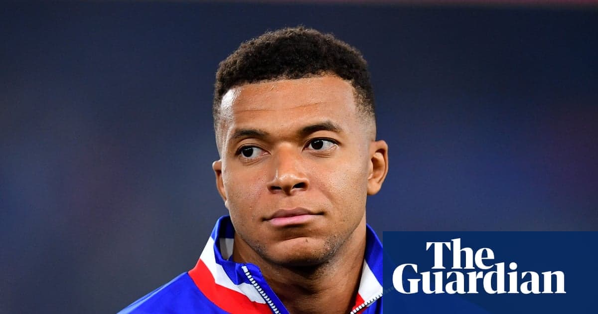 Jugador en uniforme de Francia durante evento deportivo