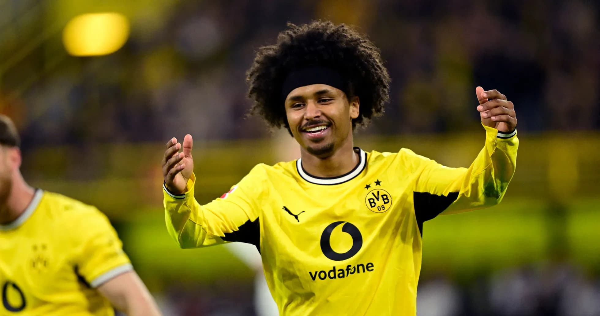 Jugador de Borussia Dortmund celebrando en el campo