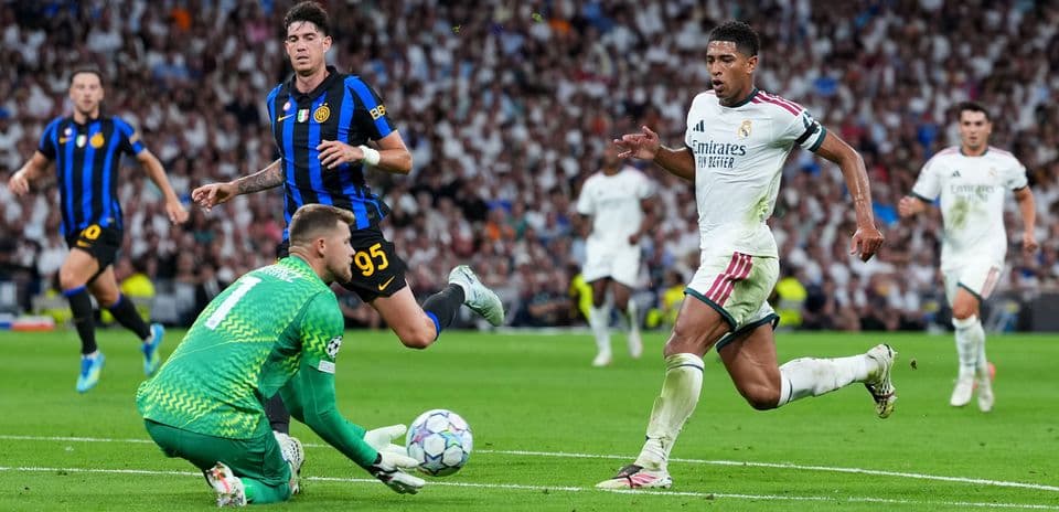 Jugadores de Inter y Real Madrid en acción durante partido