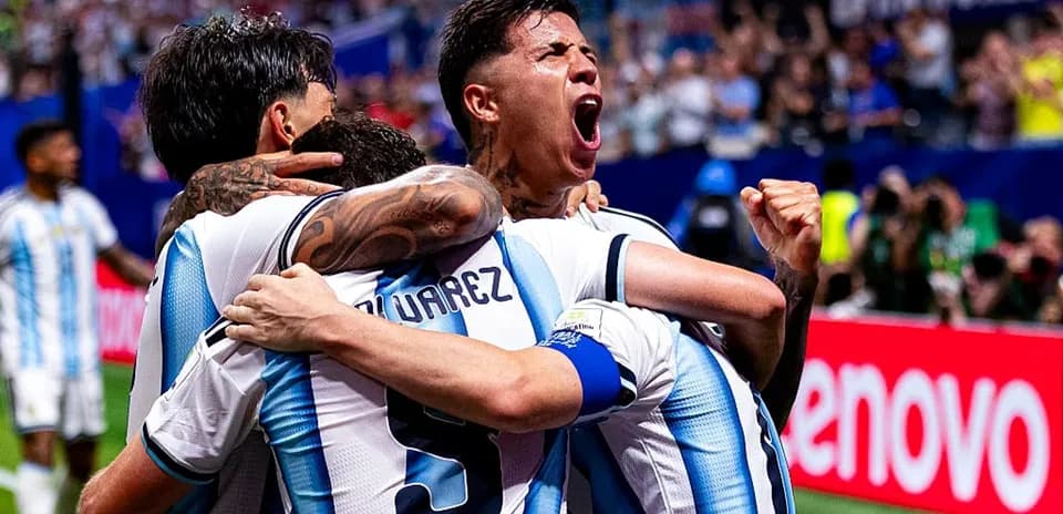 Jugadores de Argentina celebrando un gol en partido