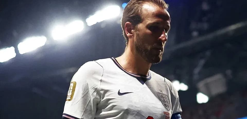 Jugador de Inglaterra caminando en el estadio