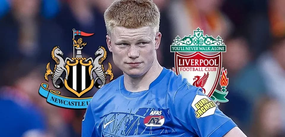 Jugador en uniforme con logos de Newcastle y Liverpool