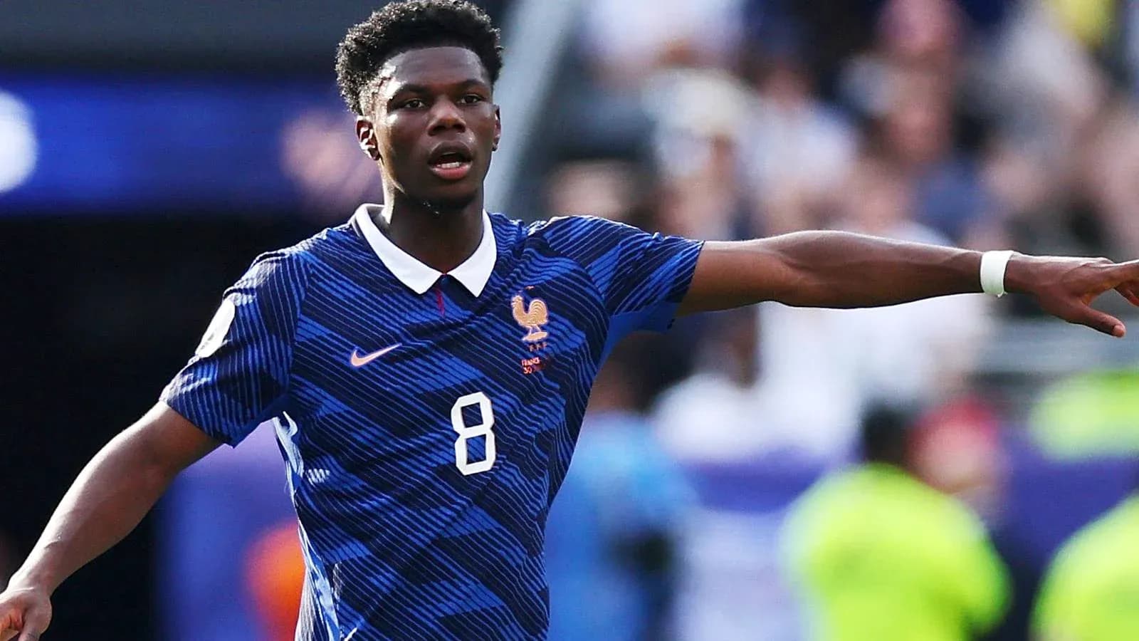 Jugador de Francia señalando durante el partido