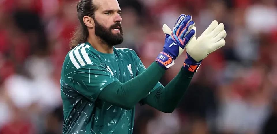 Portero aplaudiendo durante el partido