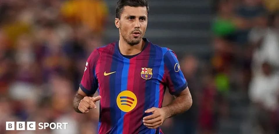 Jugador de Barcelona corriendo en el campo de juego