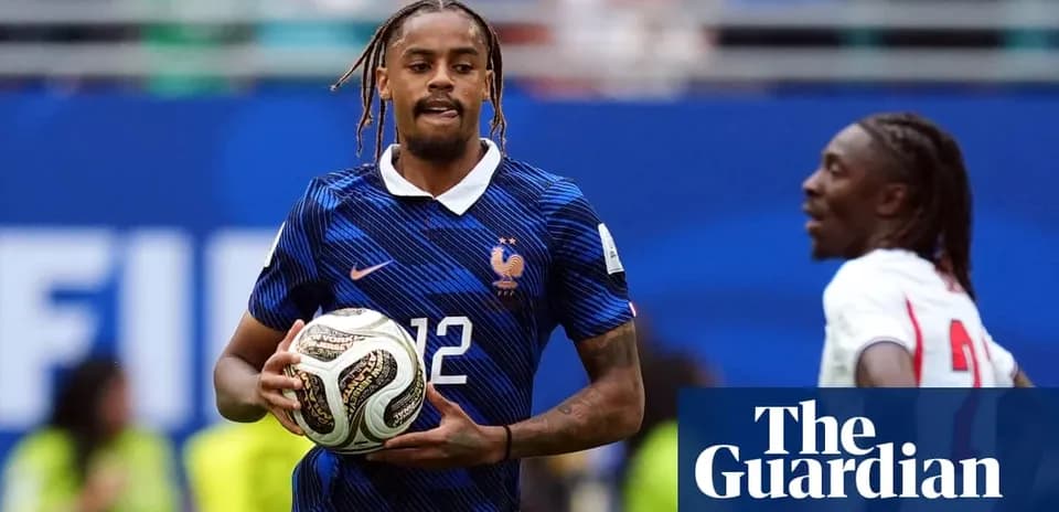 Jugador francés con balón durante un partido