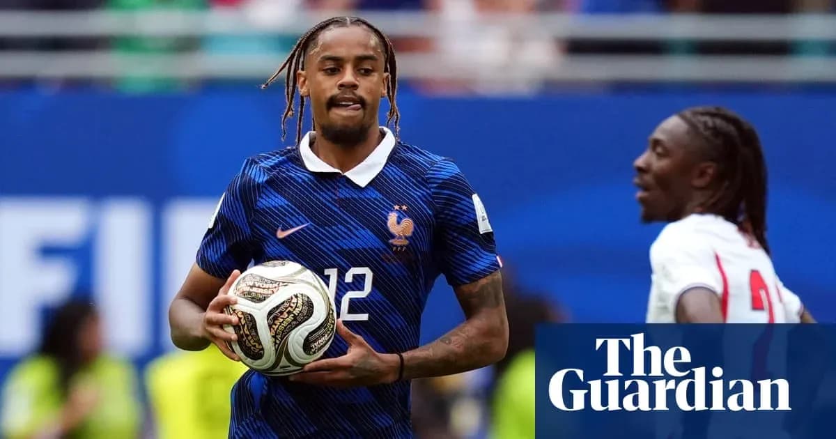 Jugador francés con balón durante un partido
