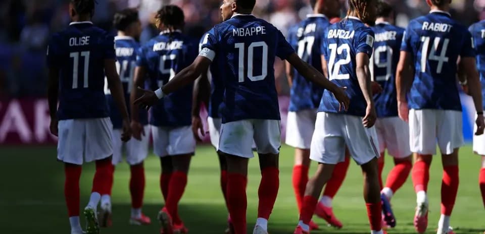 Jugadores de Francia en el campo durante el partido