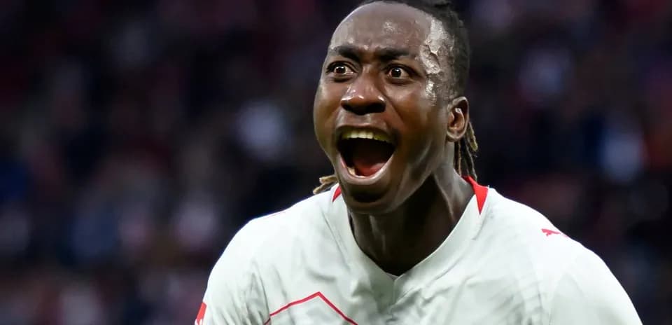 Jugador celebrando un gol con emoción intensa