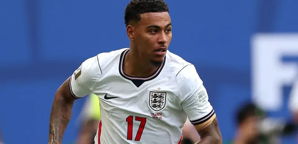 Jugador de Inglaterra corriendo durante un partido