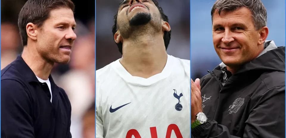 Tres personas en un partido de fútbol