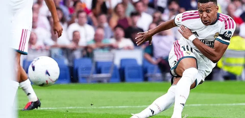 Jugador de Real Madrid en acción contra Málaga