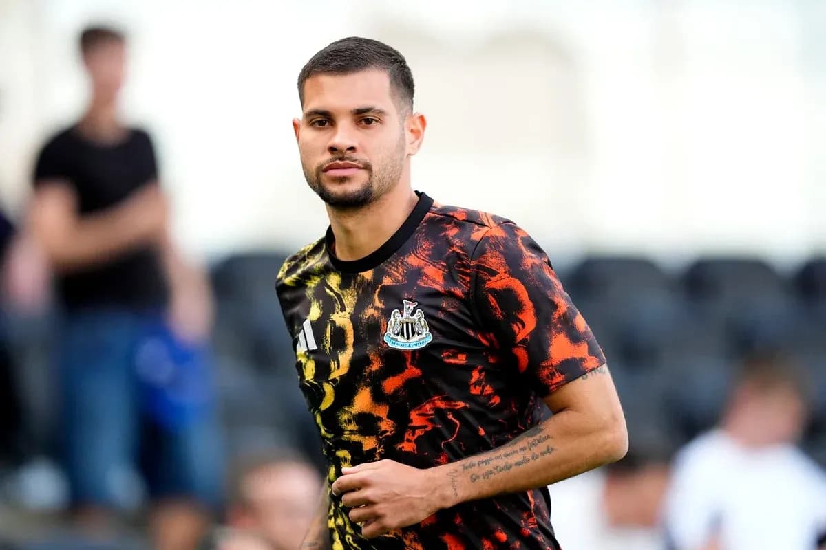 Jugador de Newcastle United en sesión de calentamiento