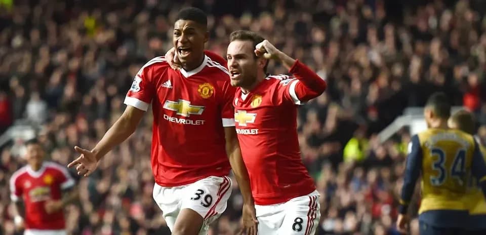 Jugadores del Manchester United celebrando un gol