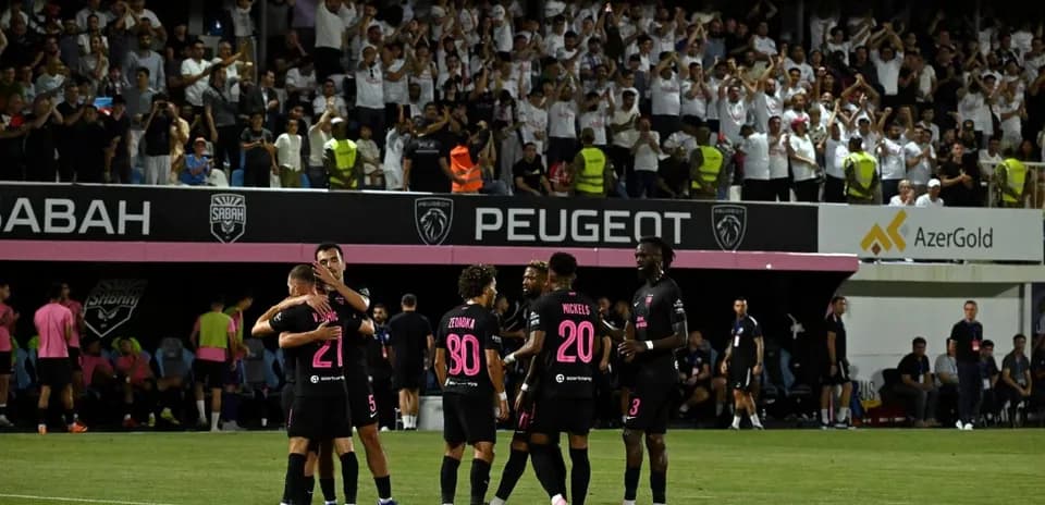 Jugadores de Sabah celebrando un gol