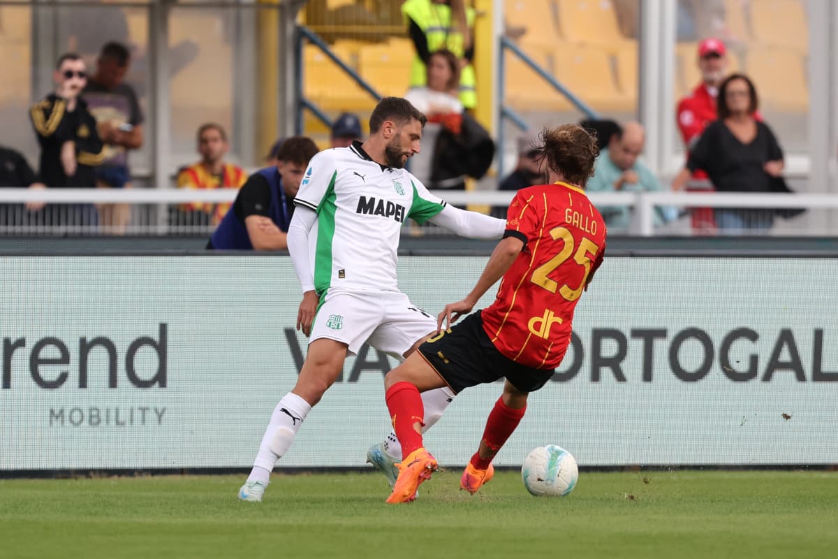 Jugadores de Sassuolo y Lecce en acción