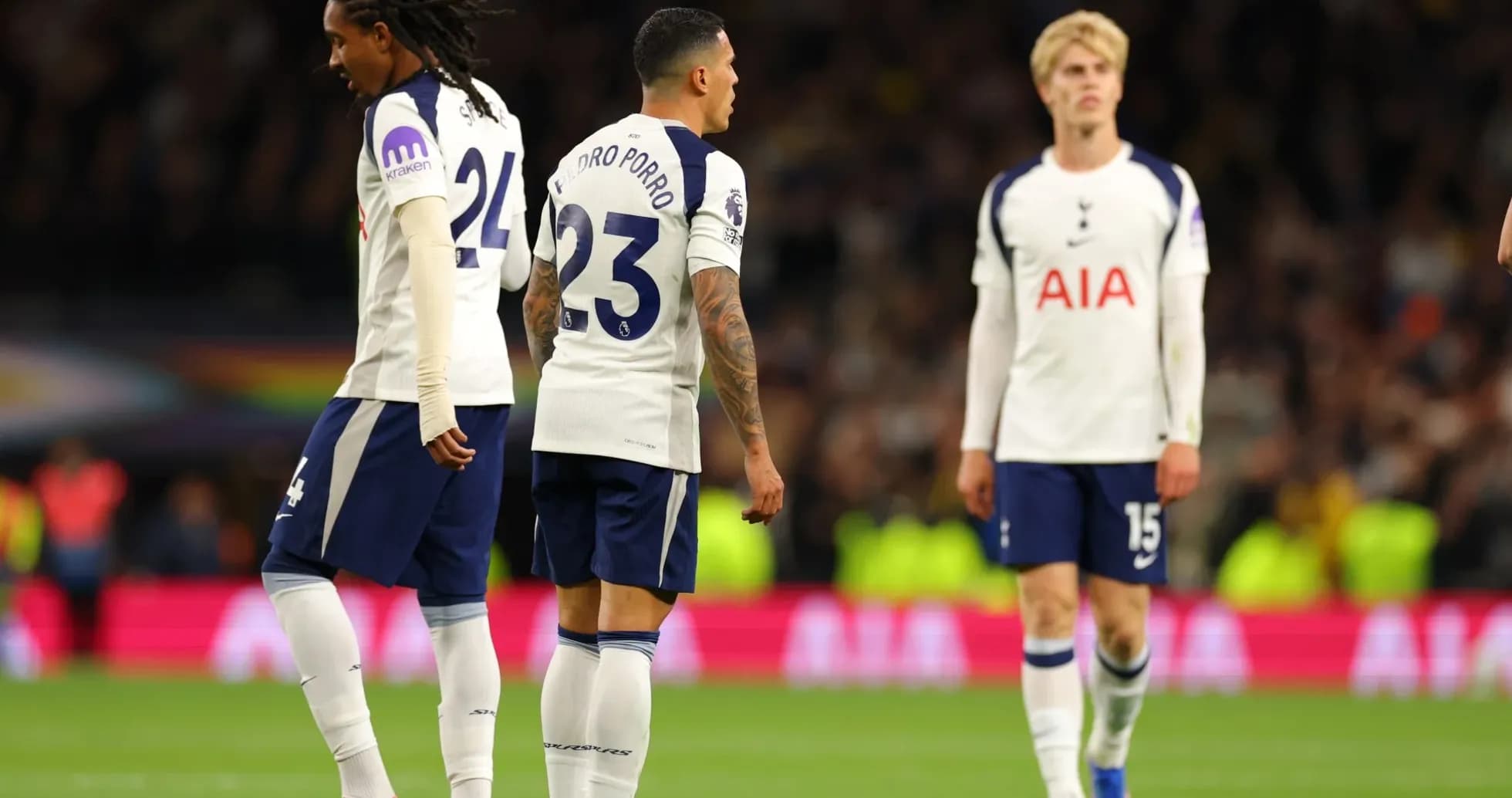 Jugadores de Tottenham en el campo durante partido