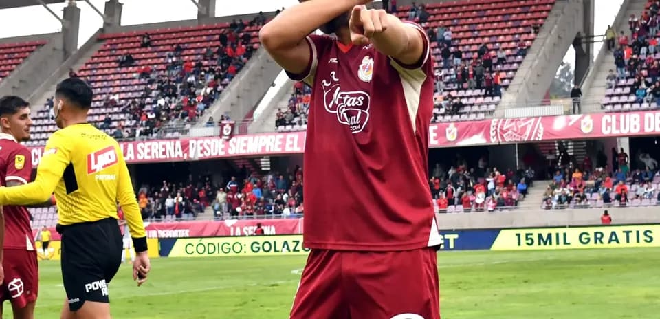 Jugador celebrando en partido de fútbol