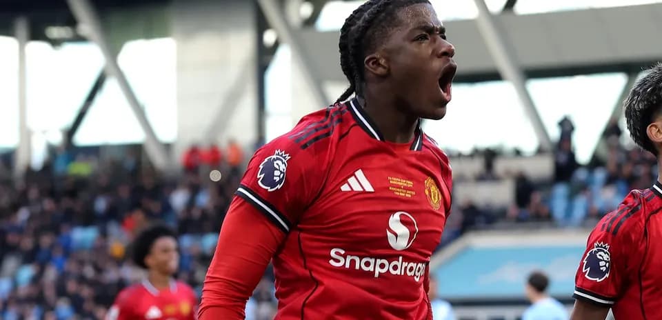 Jugador de Manchester United celebra un gol en el partido