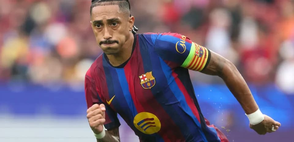 Jugador del FC Barcelona corriendo durante el partido