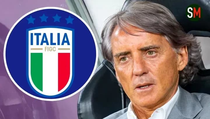 Roberto Mancini con escudo de Italia al fondo