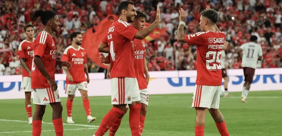 Jugadores del Benfica celebrando un gol
