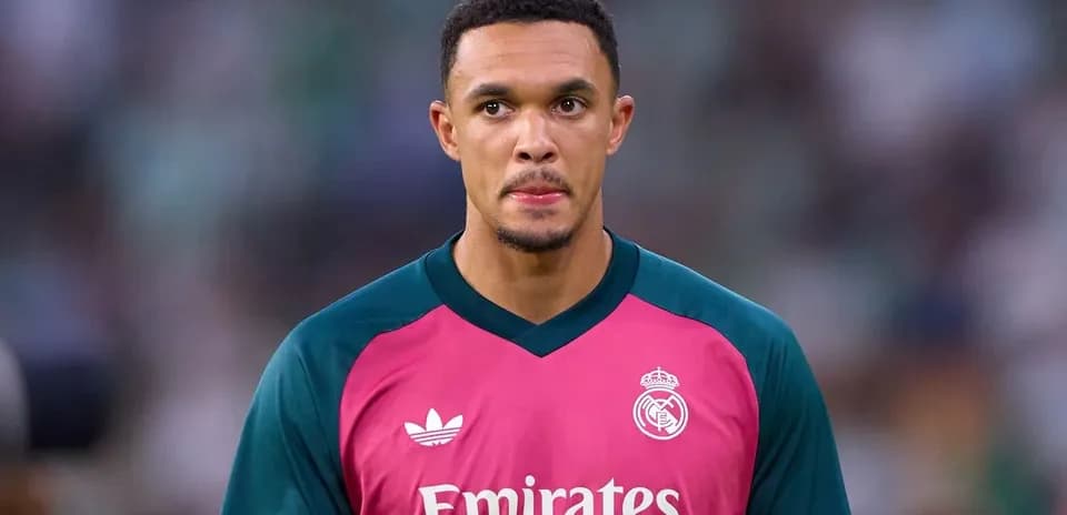 Jugador con uniforme de portero de Real Madrid