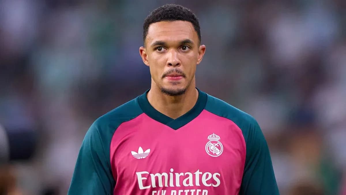 Jugador con uniforme de portero de Real Madrid