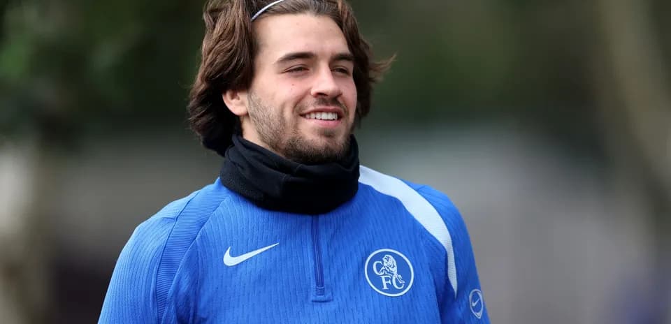 Jugador de Chelsea sonriendo durante entrenamiento