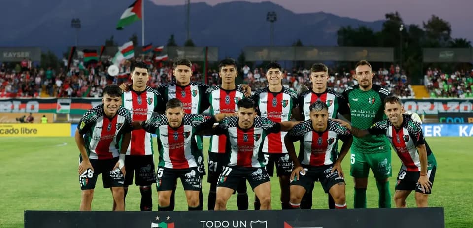 Plantel de Palestino antes del partido