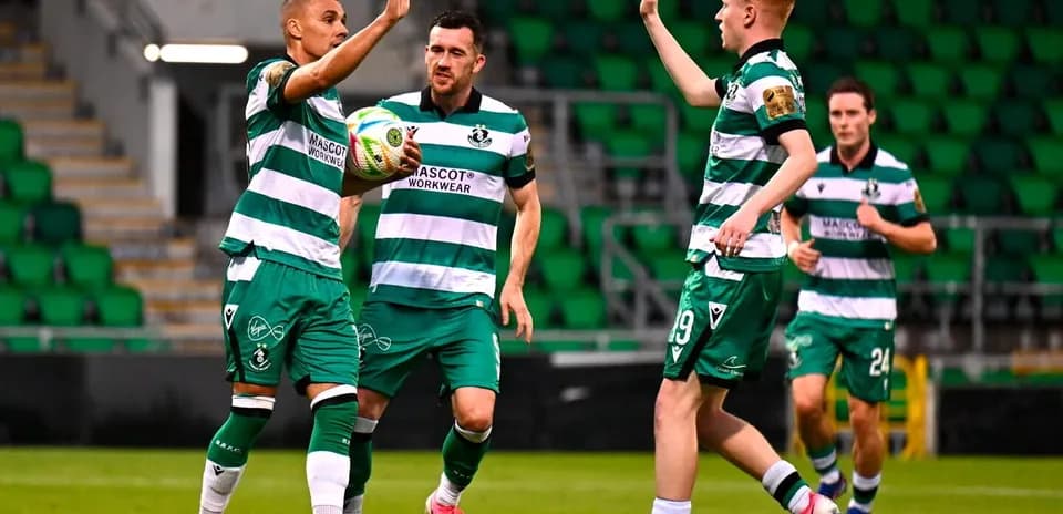 Jugadores de Shamrock Rovers celebrando un gol