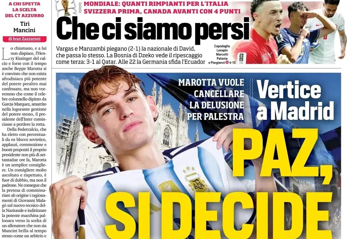 Jugador argentino con camiseta de la selección en fondo urbano