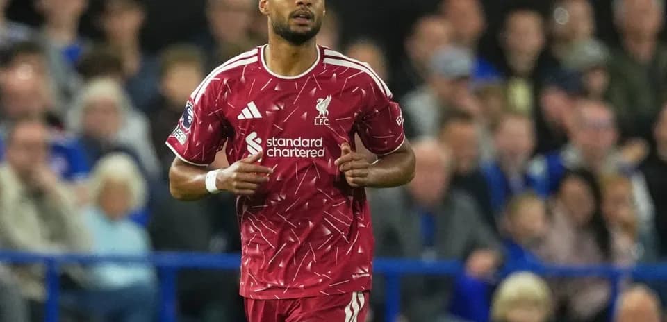 Jugador de Liverpool en el campo durante un partido