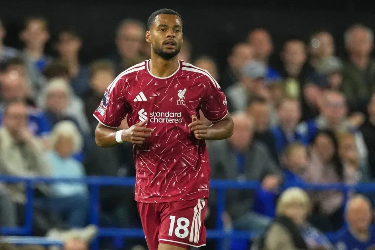 Jugador de Liverpool en el campo durante un partido